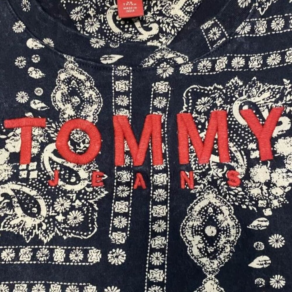 2 for $20 Tommy Jeans Bandana Print Logo Tee Navy Blue Graphic T-Shirt Size XS - Picture 6 of 12